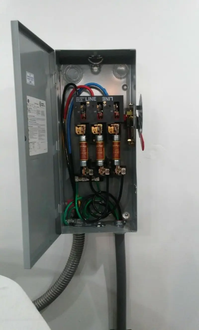 Three-phase disconnect switch installed for Smoke Detector Installation in Glasgow Village